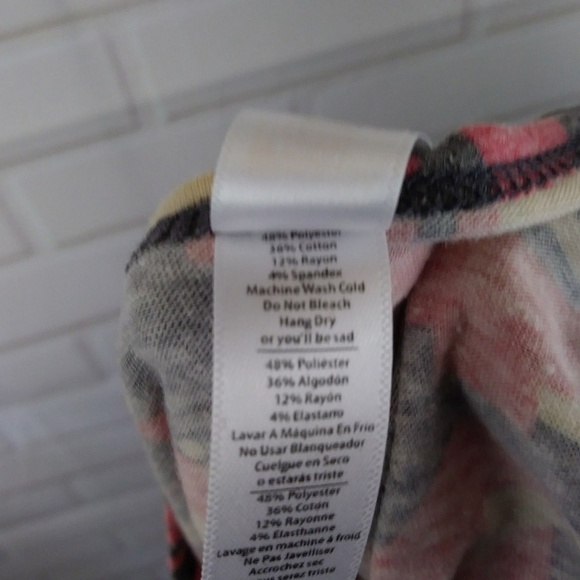 LuLaRoe Size XS Top Perfect T Cream Gray Red - Picture 6 of 6